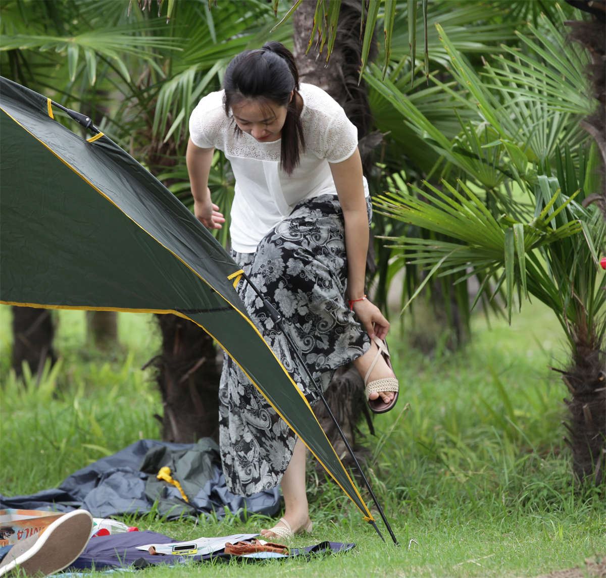 No1389 上“床”都不脱鞋的漂亮女孩，第二次碰见终于全露出