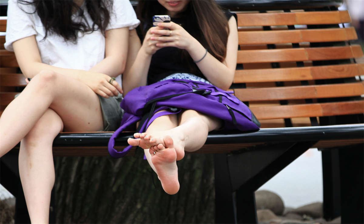 No1438 不一般的长椅美女全方位秀脚图