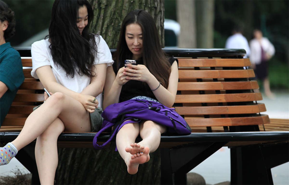 No44 不一般的长椅美女全方位秀脚图