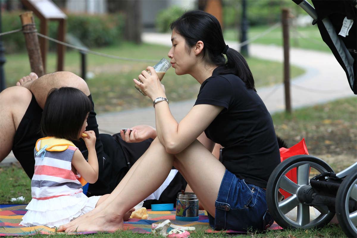 No46 竟然又是重逢：美少妇长腿尽显，无瑕美足姿势丰富