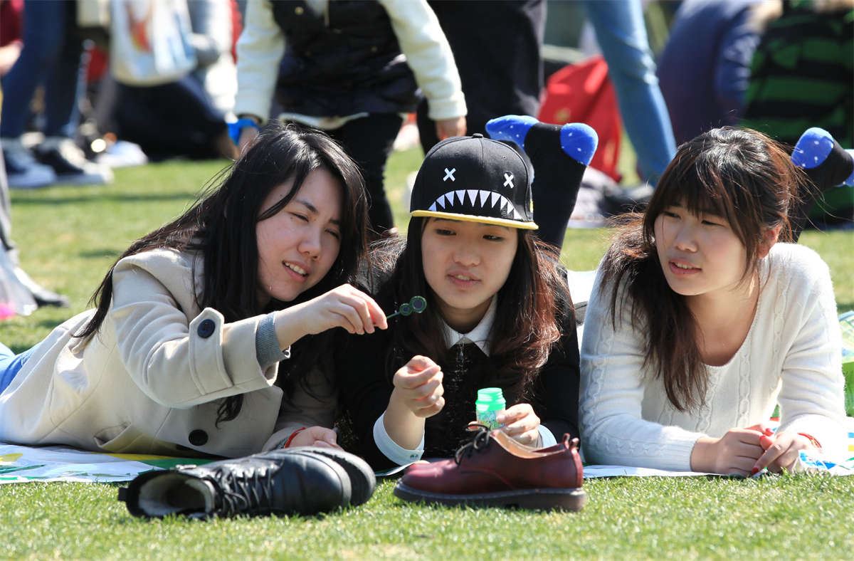 No59 青春活泼大学女生的牛仔裤丝足