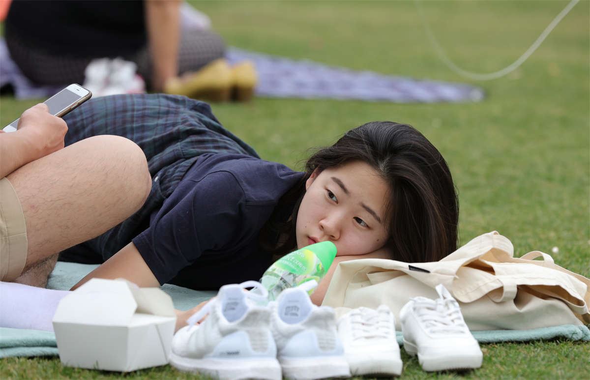 No1507 二趾长的少女玉足，白晰光滑还带点湿润