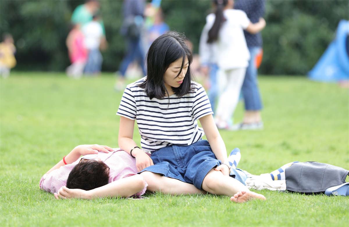 No1545 迷离少妇露出一双带原味的曲致劲足