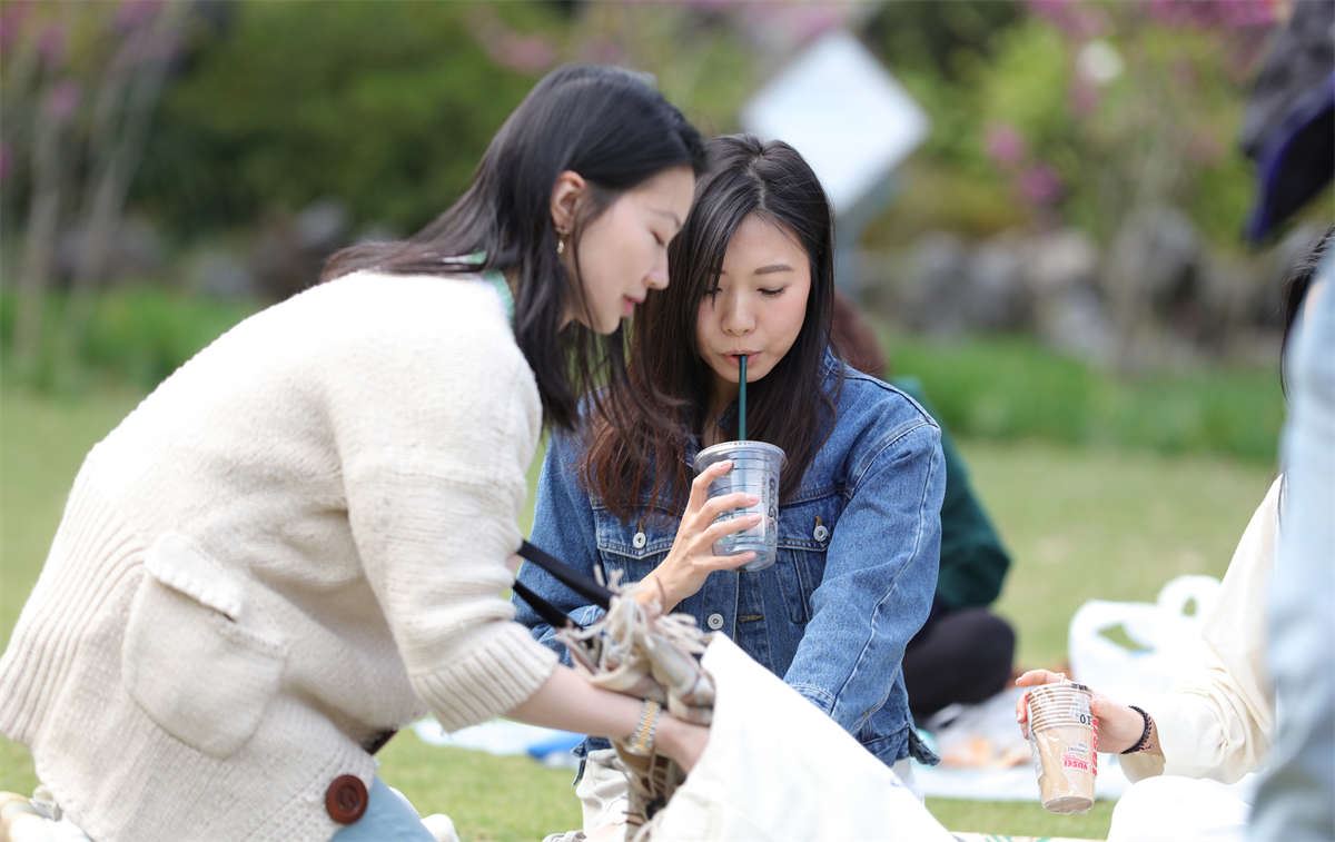 No1570 两位精品美少女同属极品的长趾玉足凑在一起被拍了
