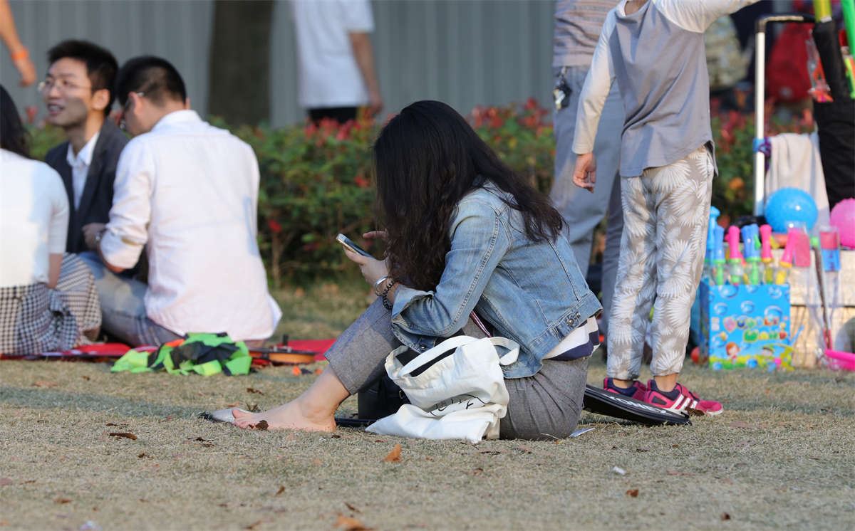 No1578 对于脱了鞋仪态依然端庄的女生，唯有死缠烂打暴力破解了