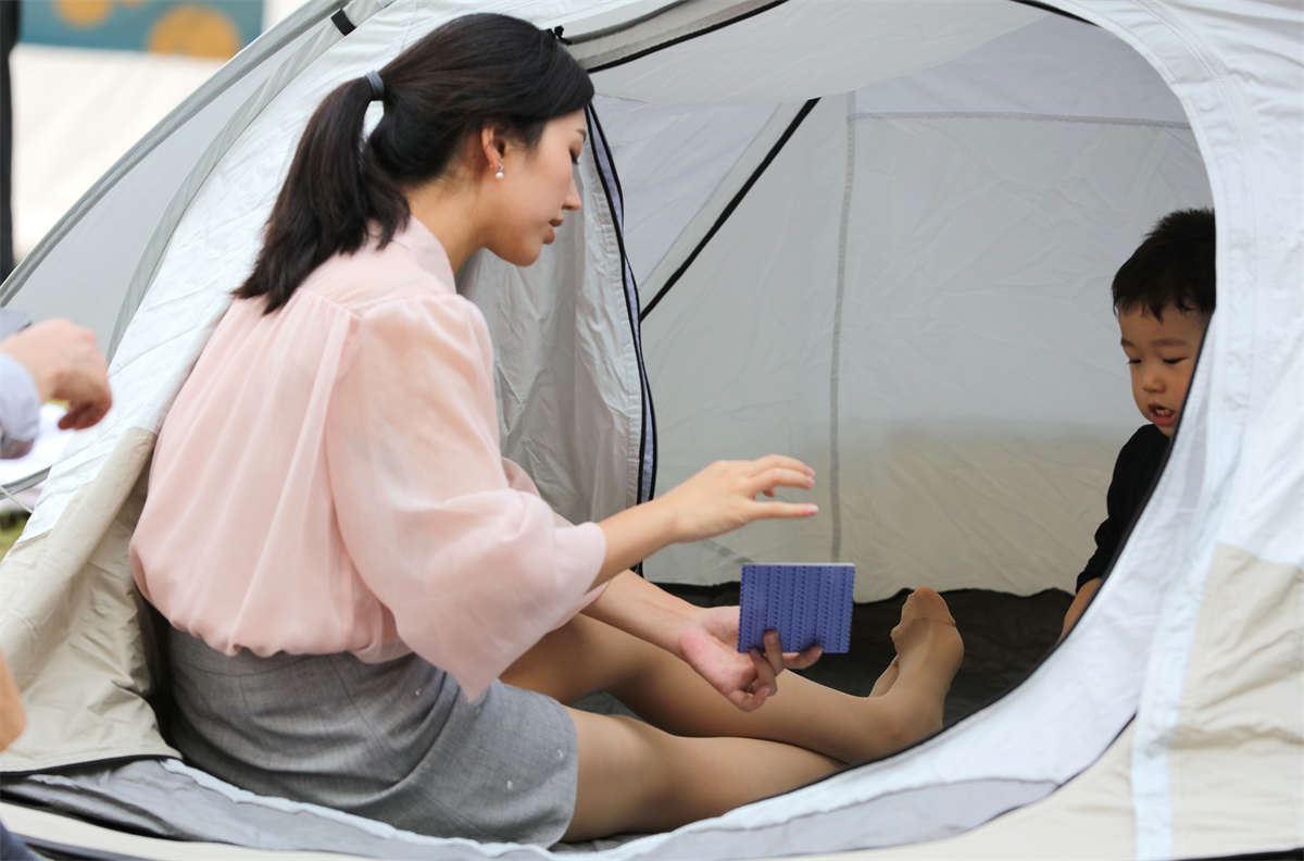 No1602 甜美温柔的女人，不想被人看到脱鞋后的精美长丝足