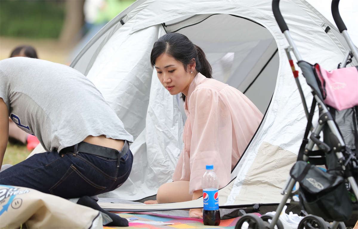 No1602 甜美温柔的女人，不想被人看到脱鞋后的精美长丝足