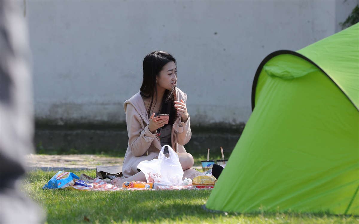 No1645 甜美的高颜值女生，一双洁白的小脚嫩到出水