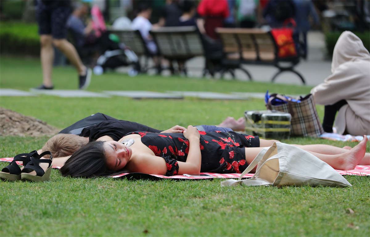 No1641 热辣奔放的妖娆女孩，犹如身穿睡裙躺在闺床上供你观赏 第1套