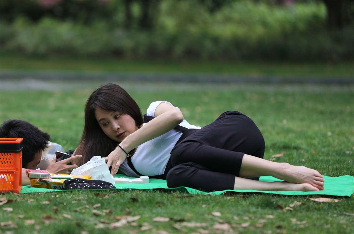No1723 矜持的长发大美女，听到要为她拍照时打开了身段