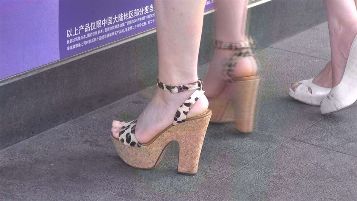 没想到路边偶遇，竟还有缘同乘电梯
