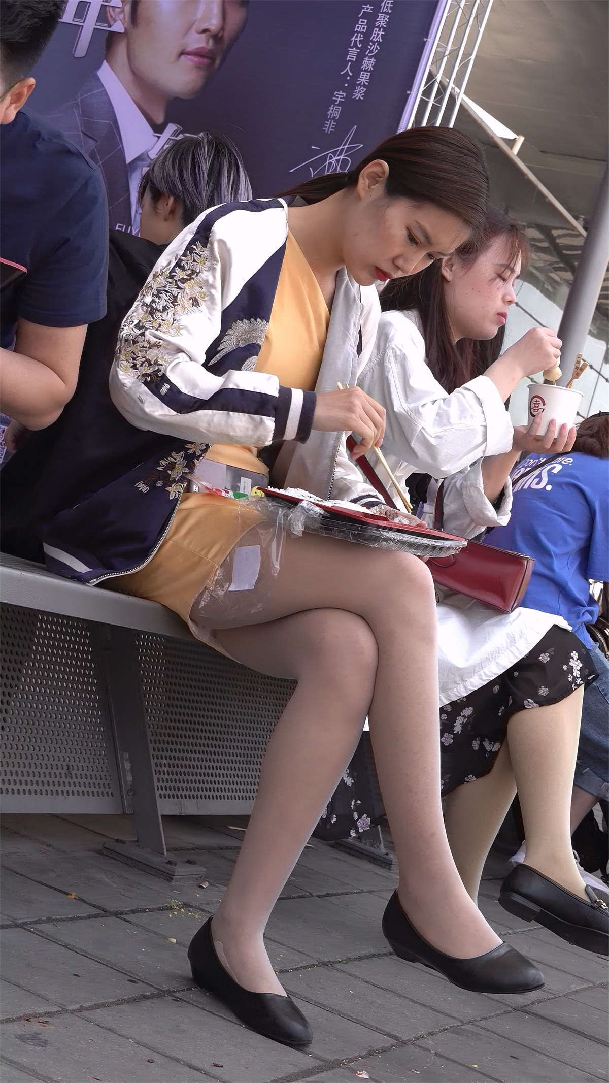 吃外卖肉丝妹子