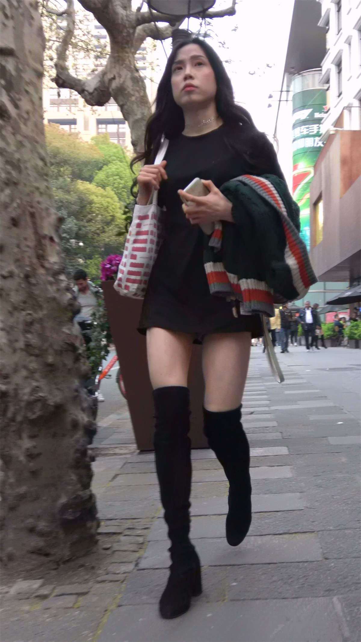 黑色长靴性感美腿姑娘