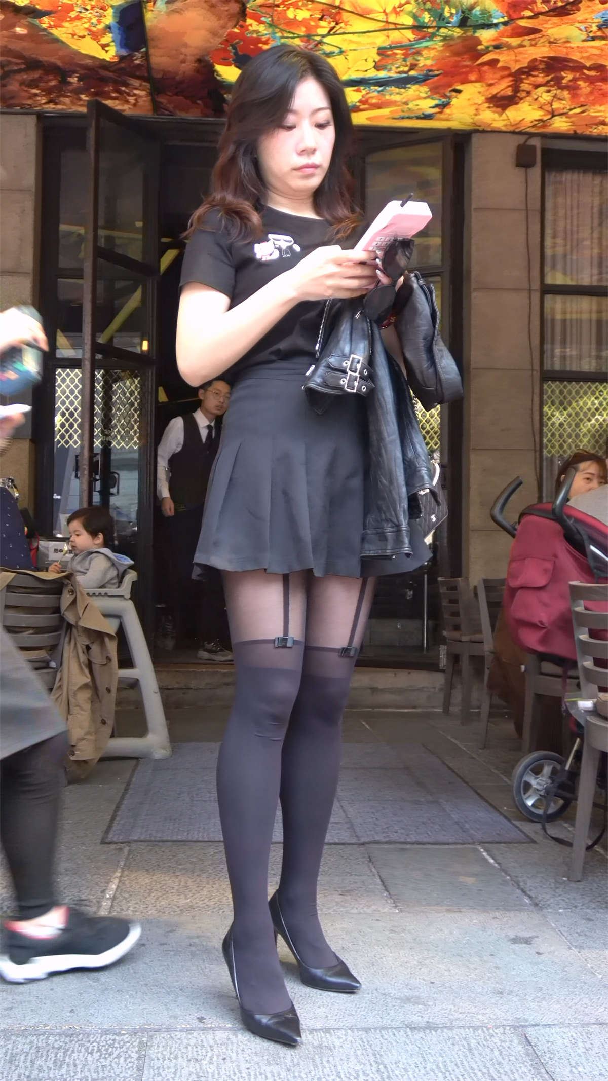 性感细高跟黑丝短裙成熟型美女