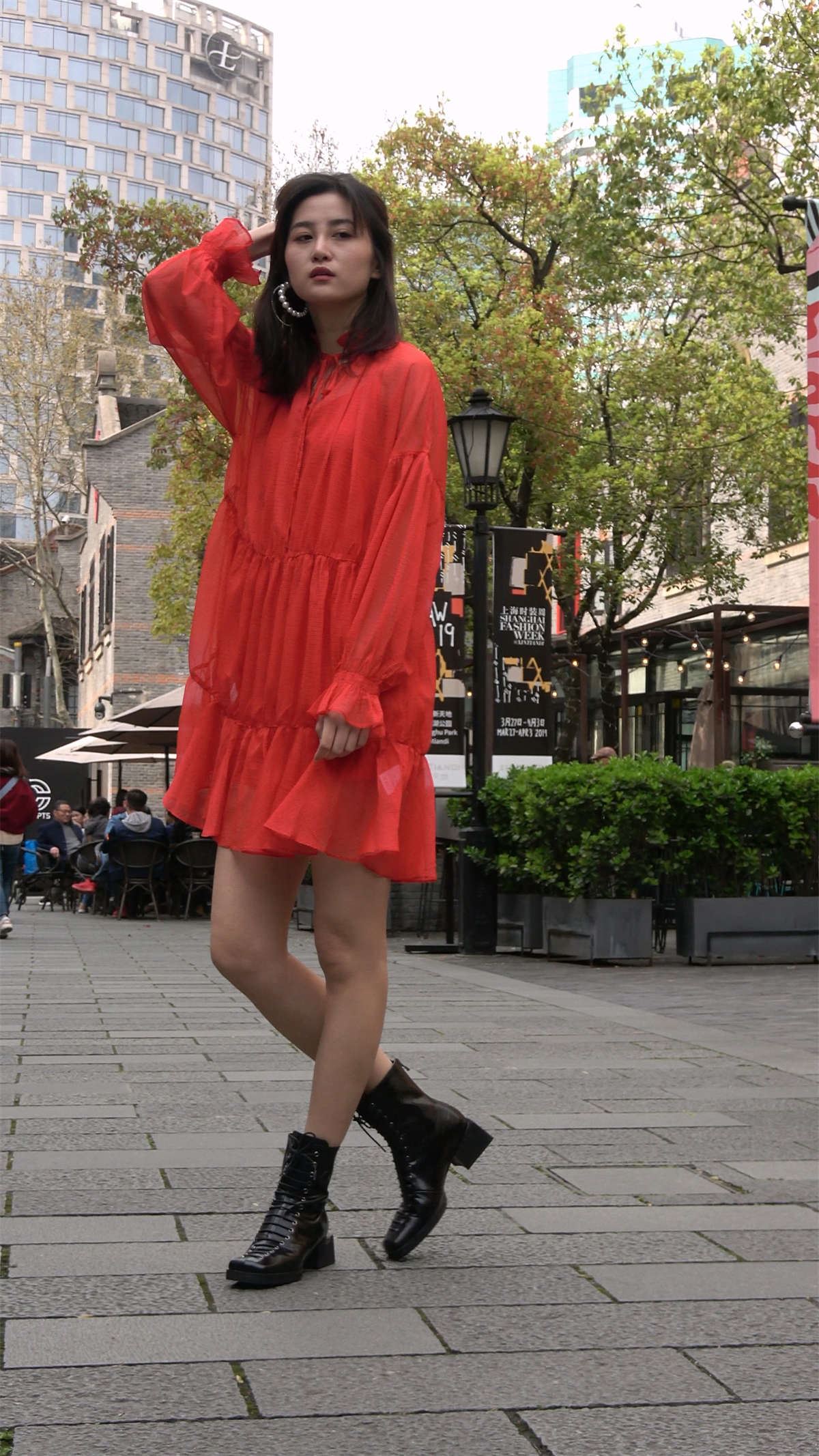 美丽气质红裙美女