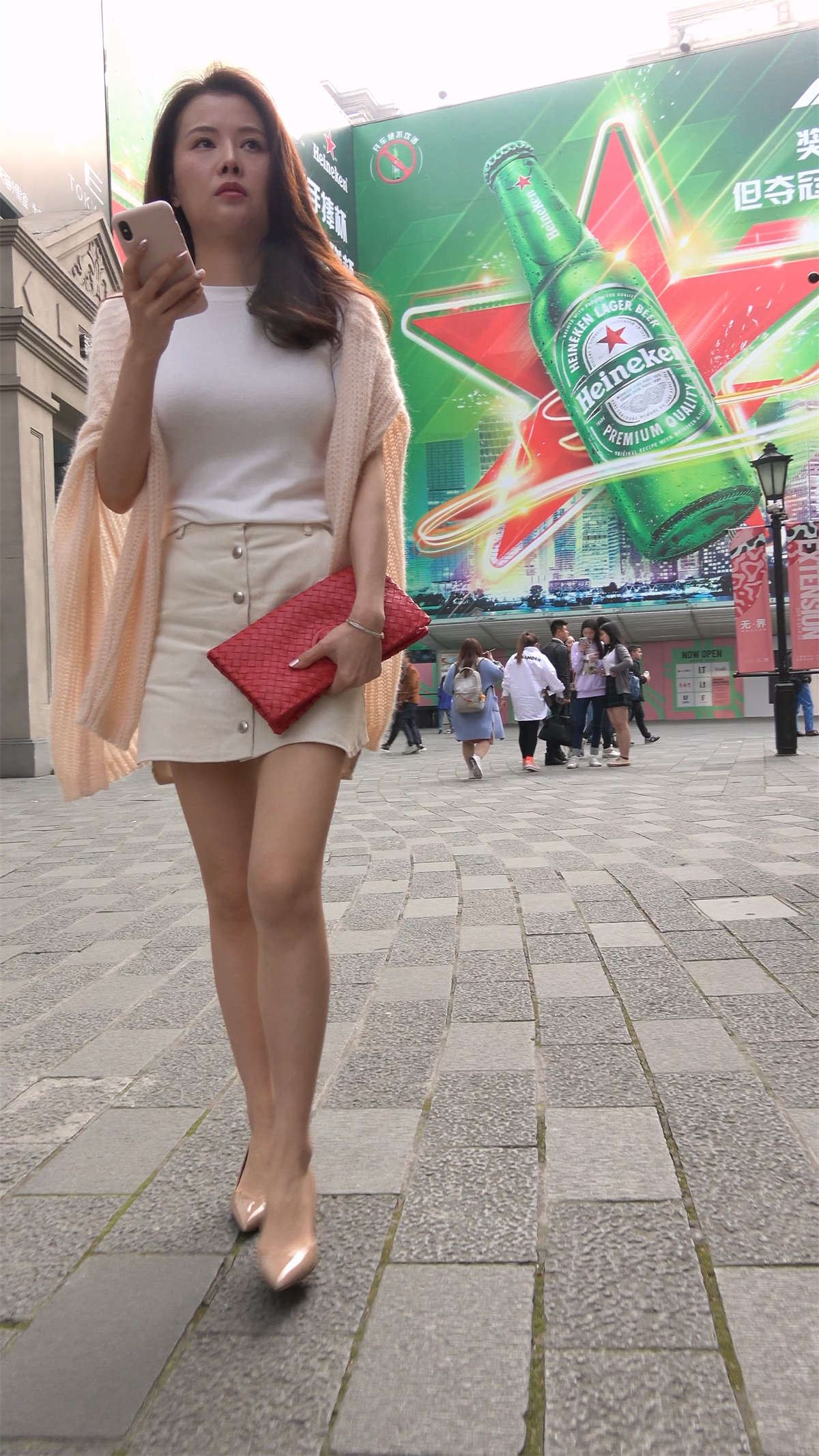 米色高跟，大长腿短裙性感美女