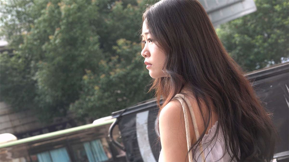 冰清玉洁的凉高跟热裤小姐姐