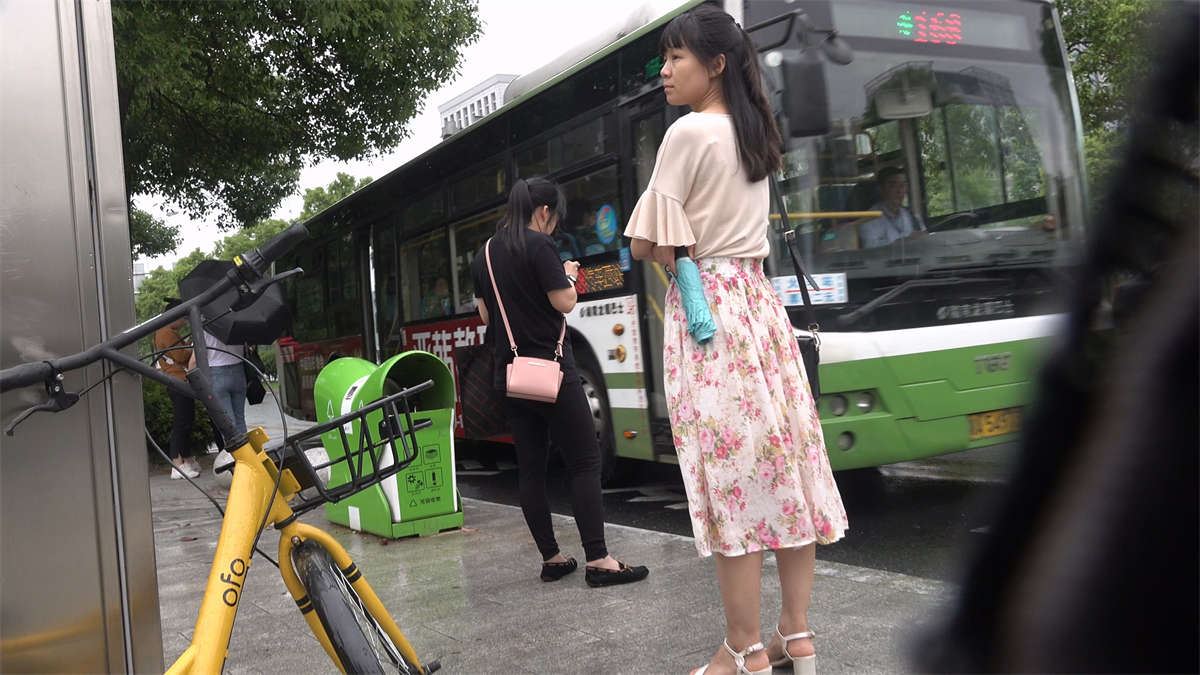 长裙，凉高跟，美足美女