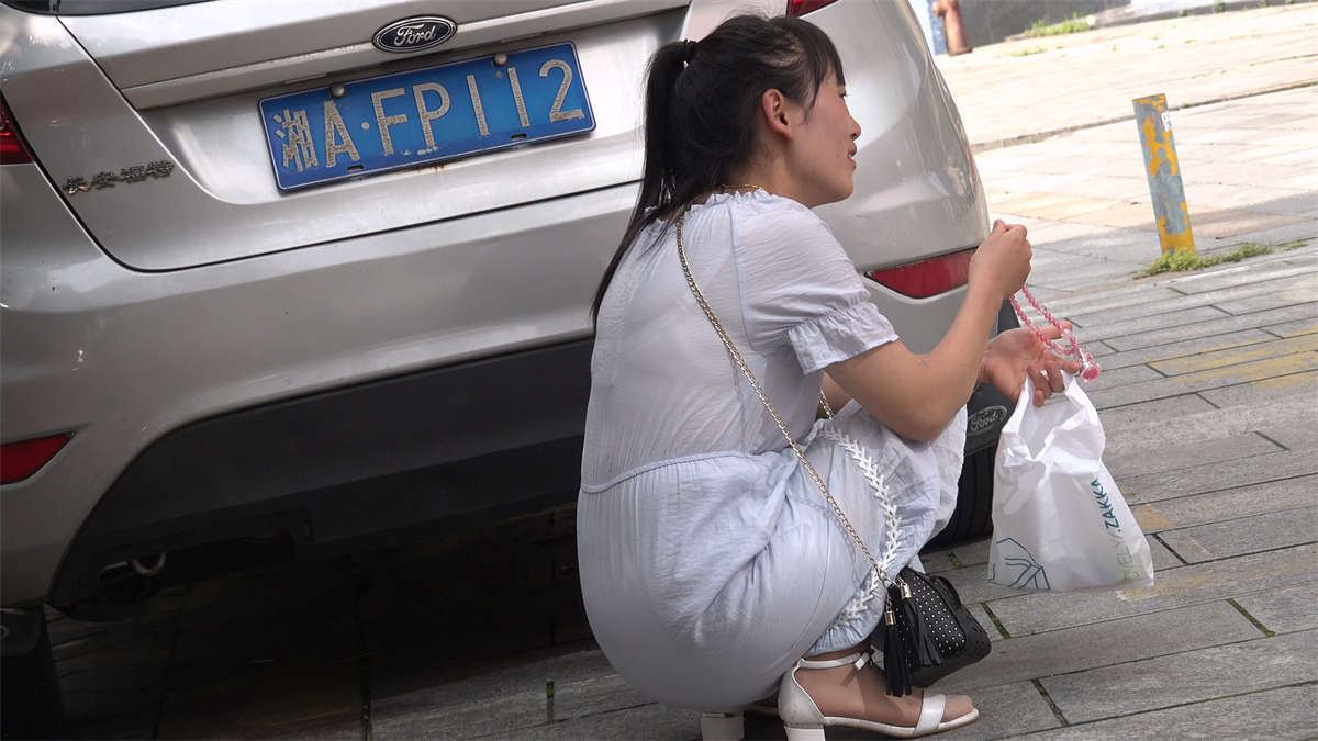 肉丝，白色高跟，近距离特写美足