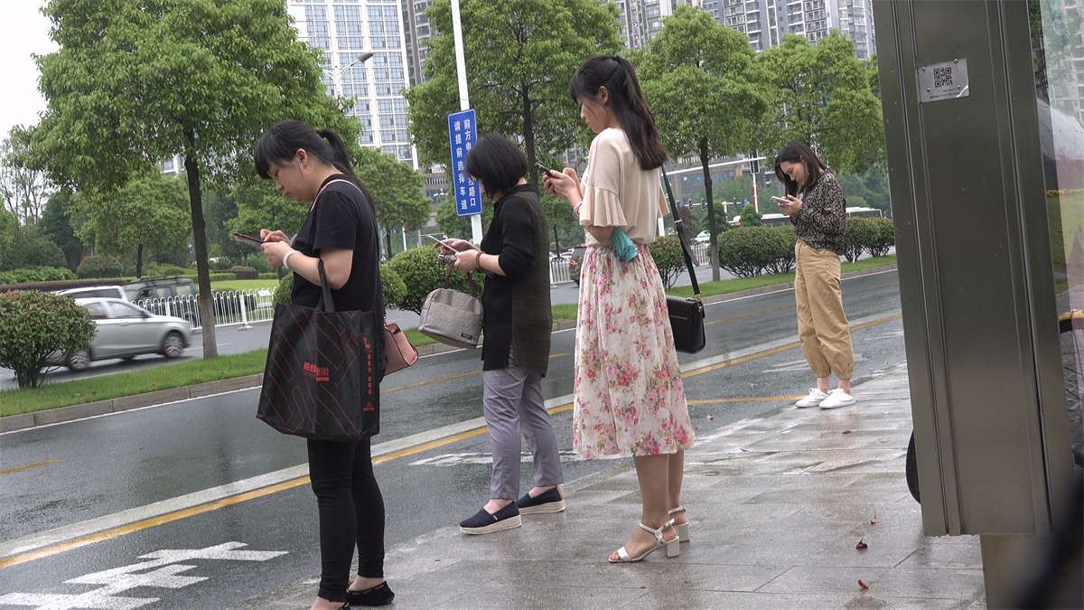 长裙，凉高跟，美足美女
