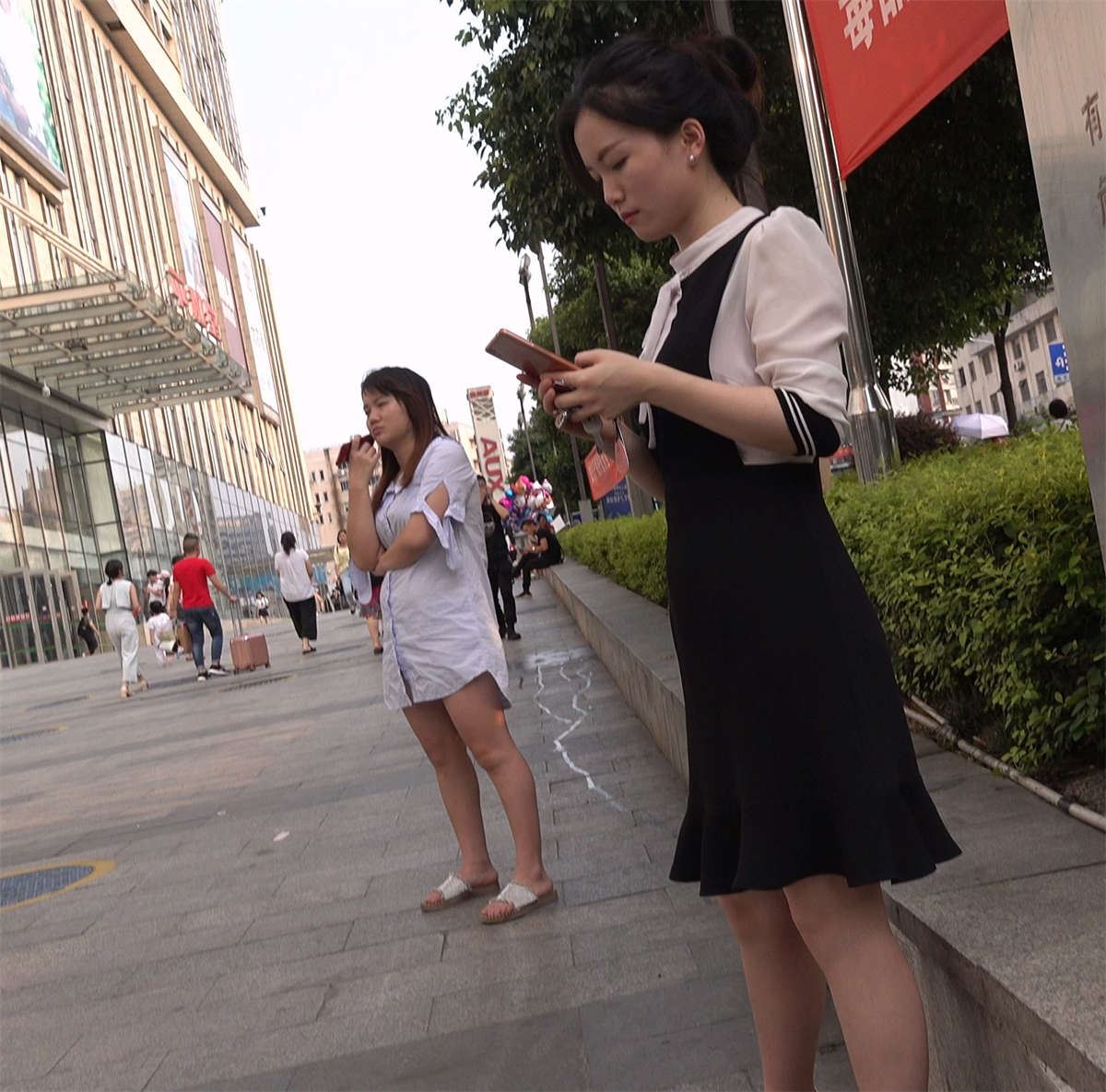 鲜嫩多汁的街拍美足，凉高跟MM