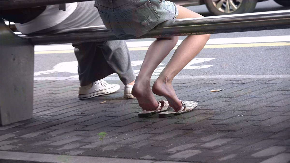 骨感美女裸足