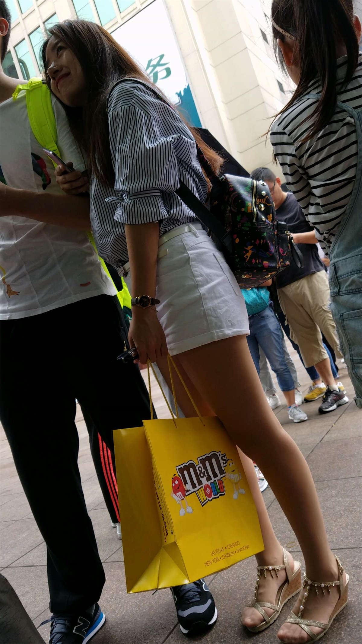 丝袜小姐姐，热裤坡高跟