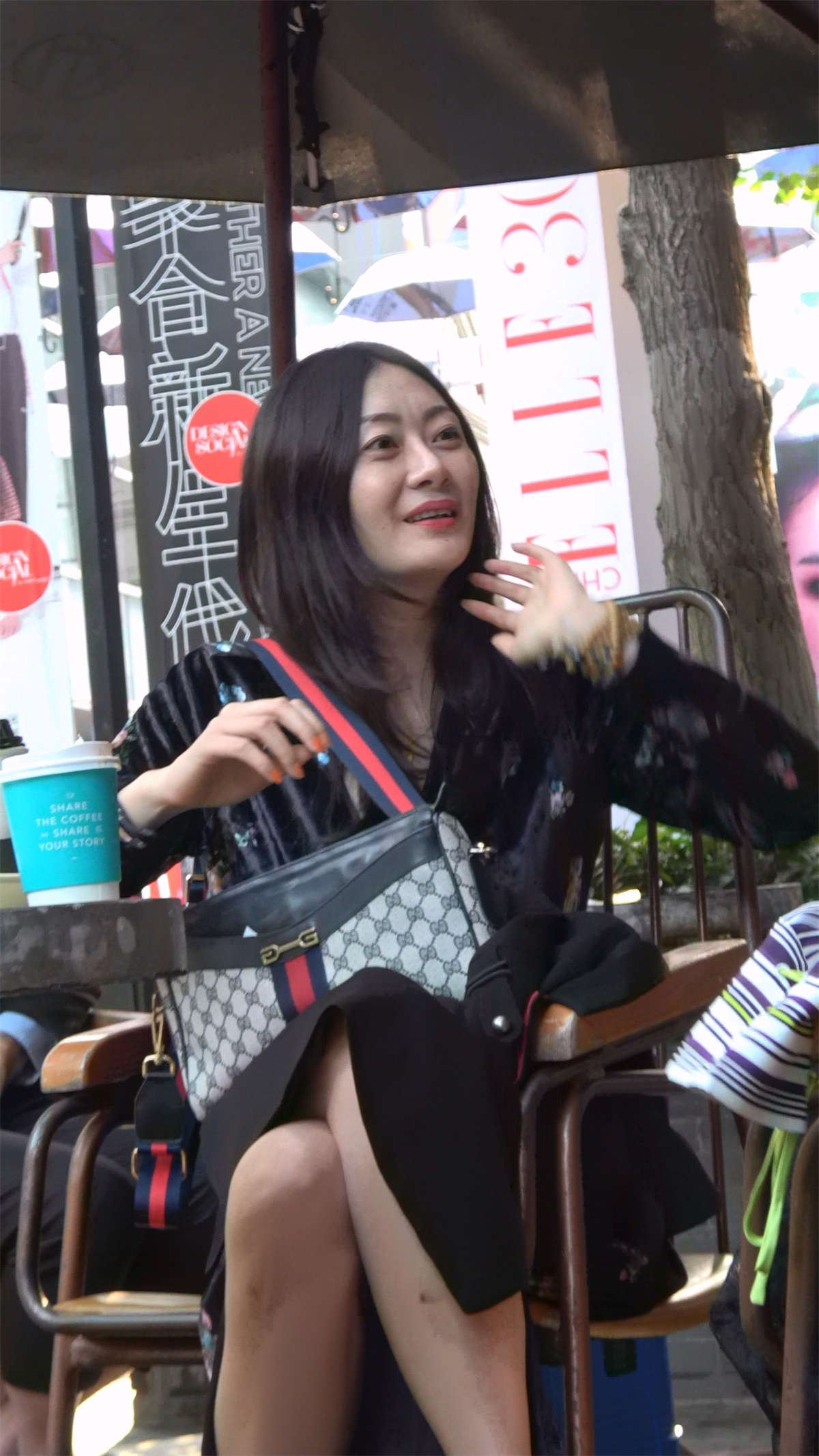 身材超级棒的两位御姐型美女