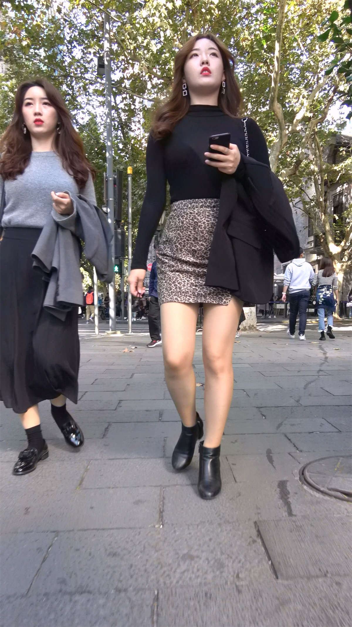 非常有气质的豹纹美女