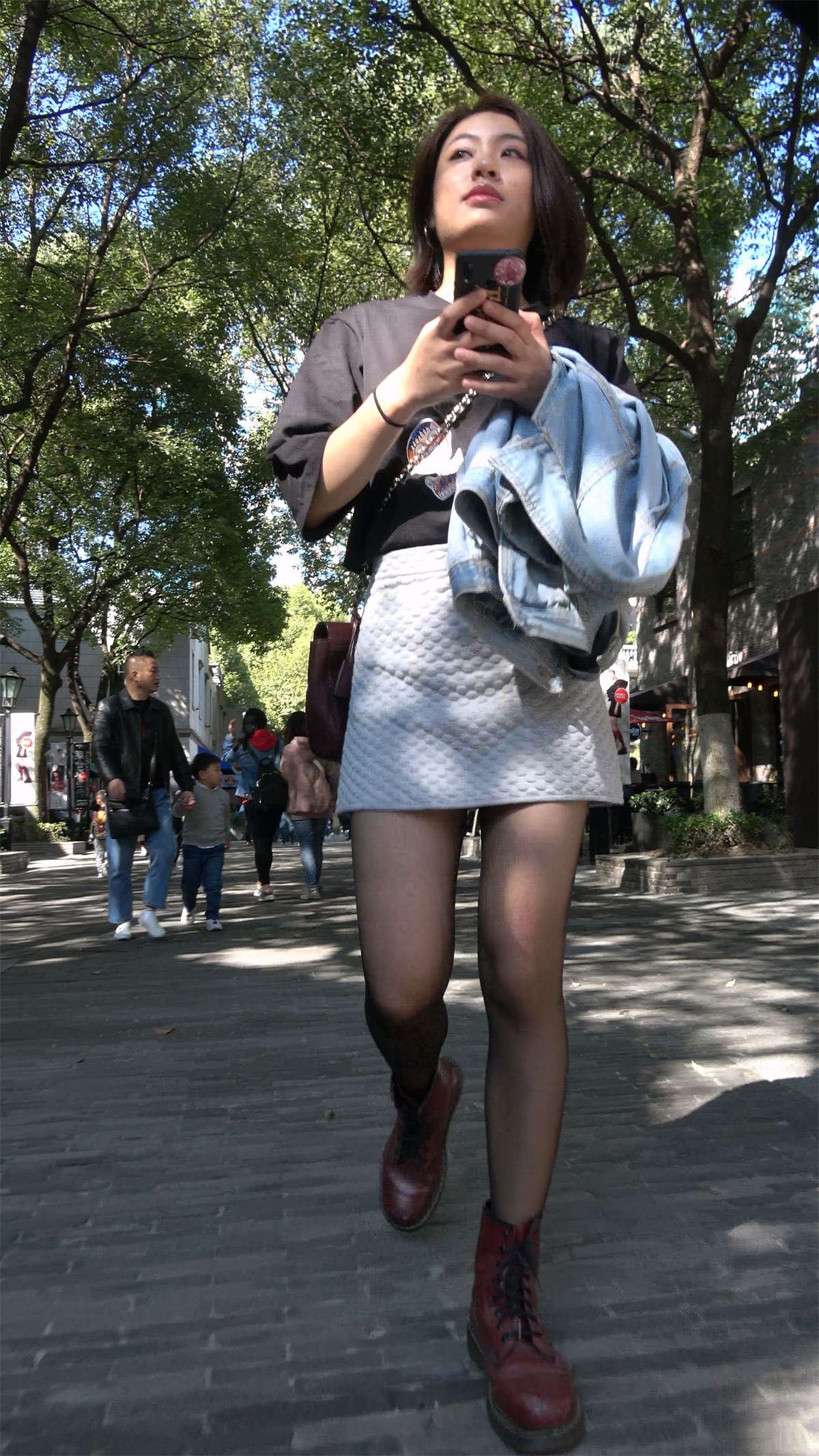 黑丝大头皮鞋黑衣服MM