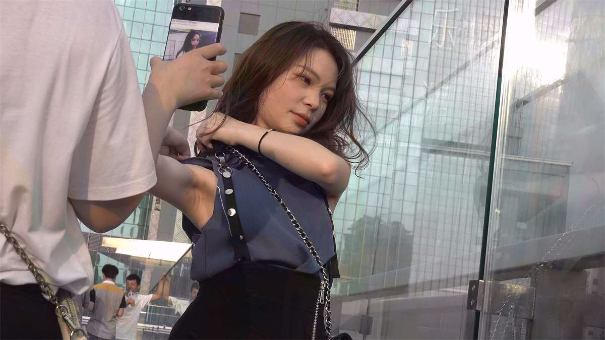 粉嫩的美足短裙MM 2