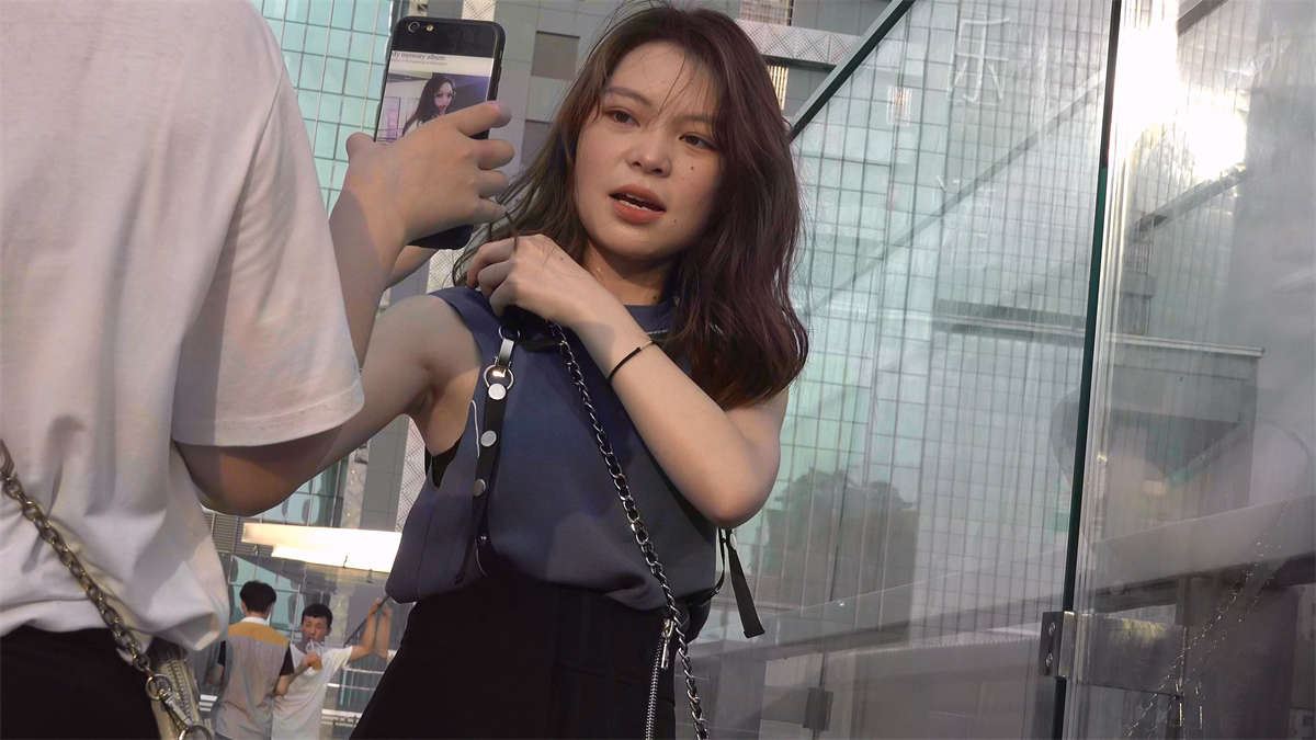 粉嫩的美足短裙MM 2