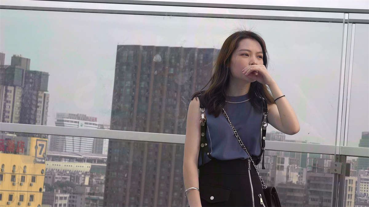 粉嫩的美足短裙MM 1