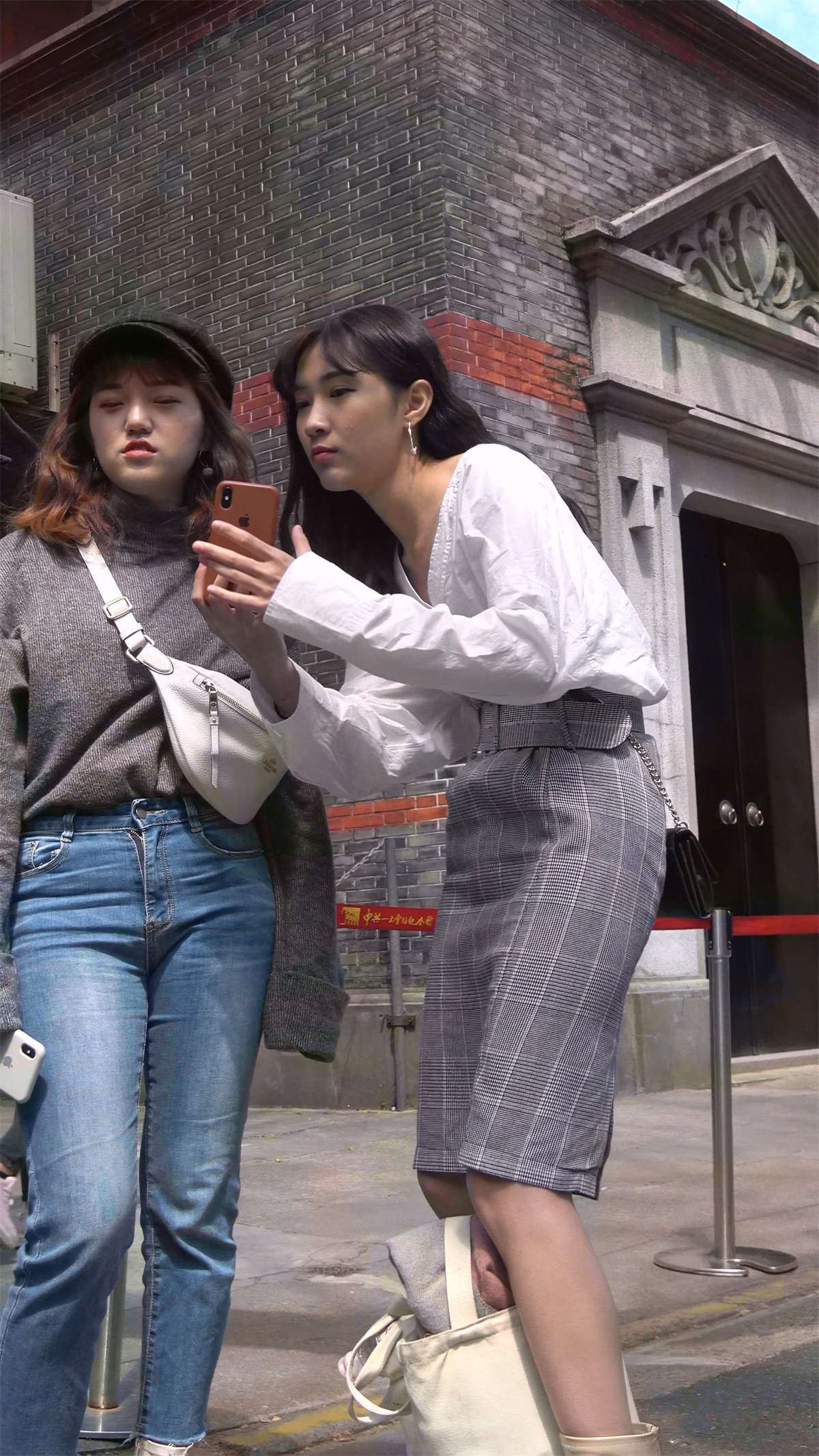 时尚的白衬衫美女