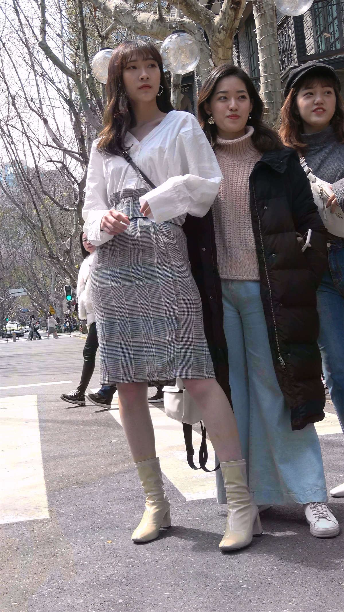 时尚的白衬衫美女