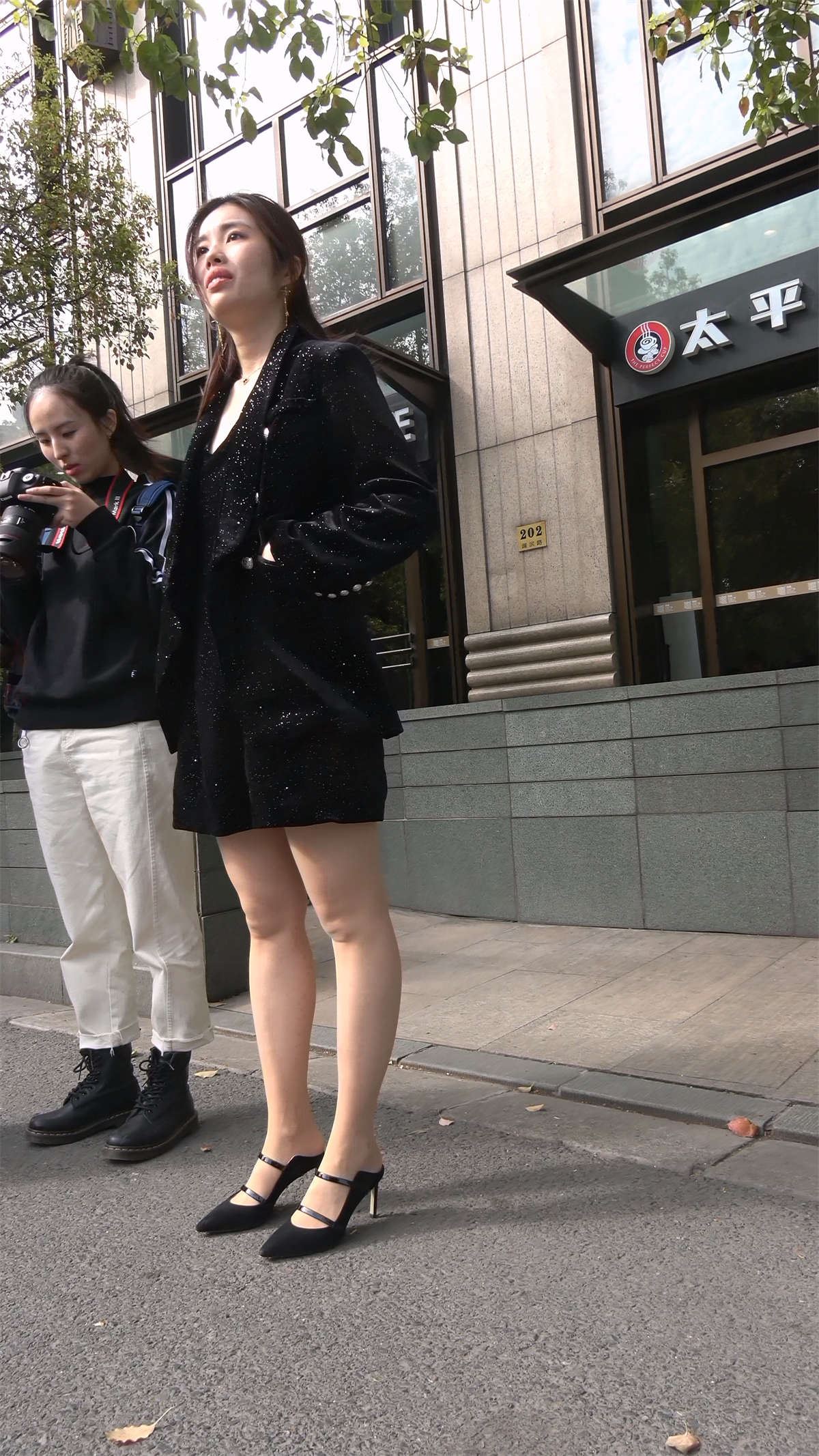 高贵气质丝袜美腿成熟美女