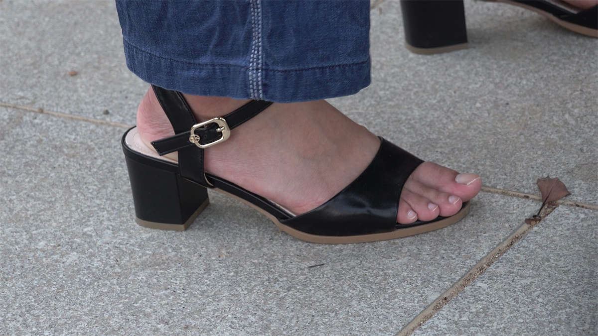 超白嫩玉足美女