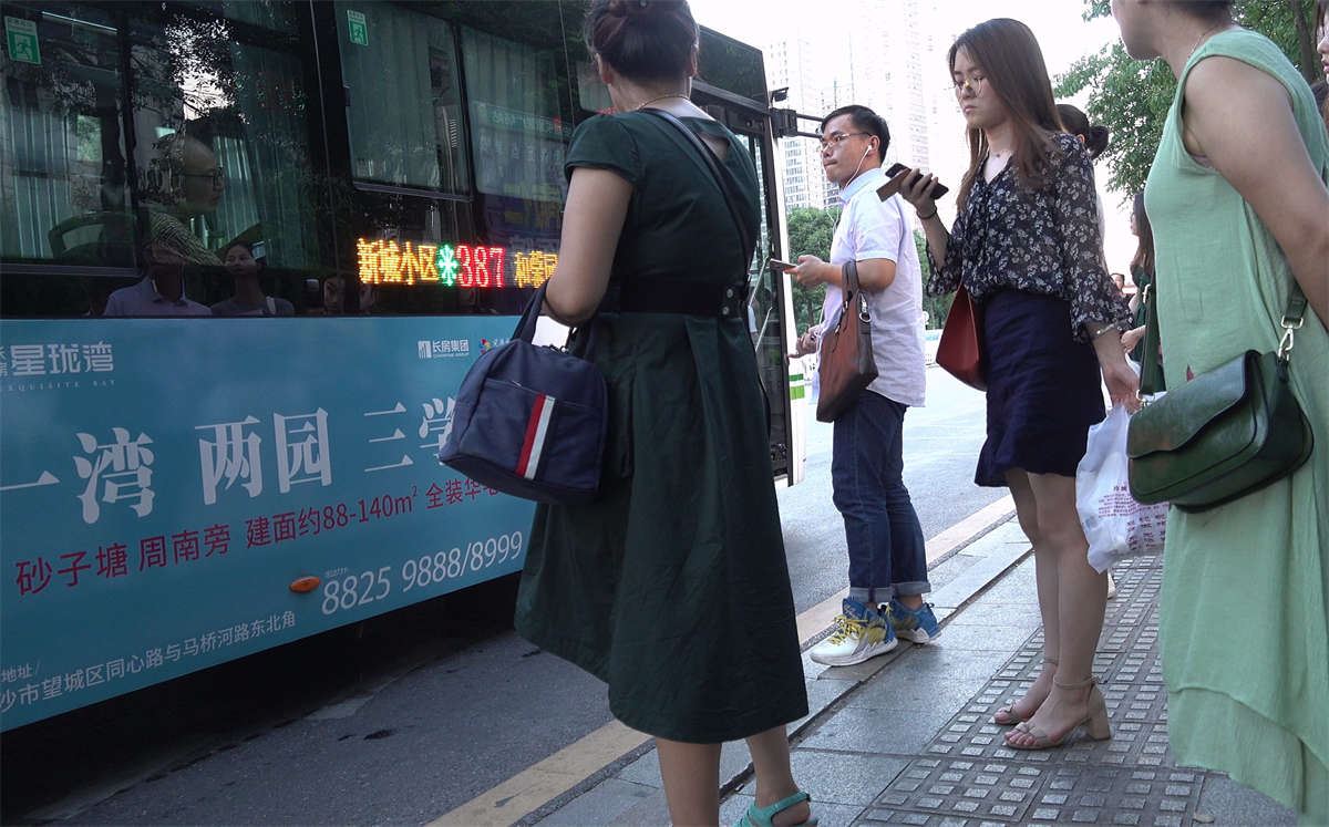 凉高跟眼镜妹