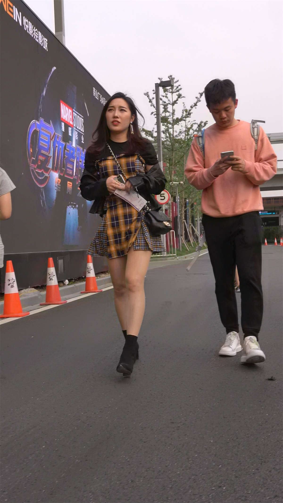 性感短裙美腿时尚美女