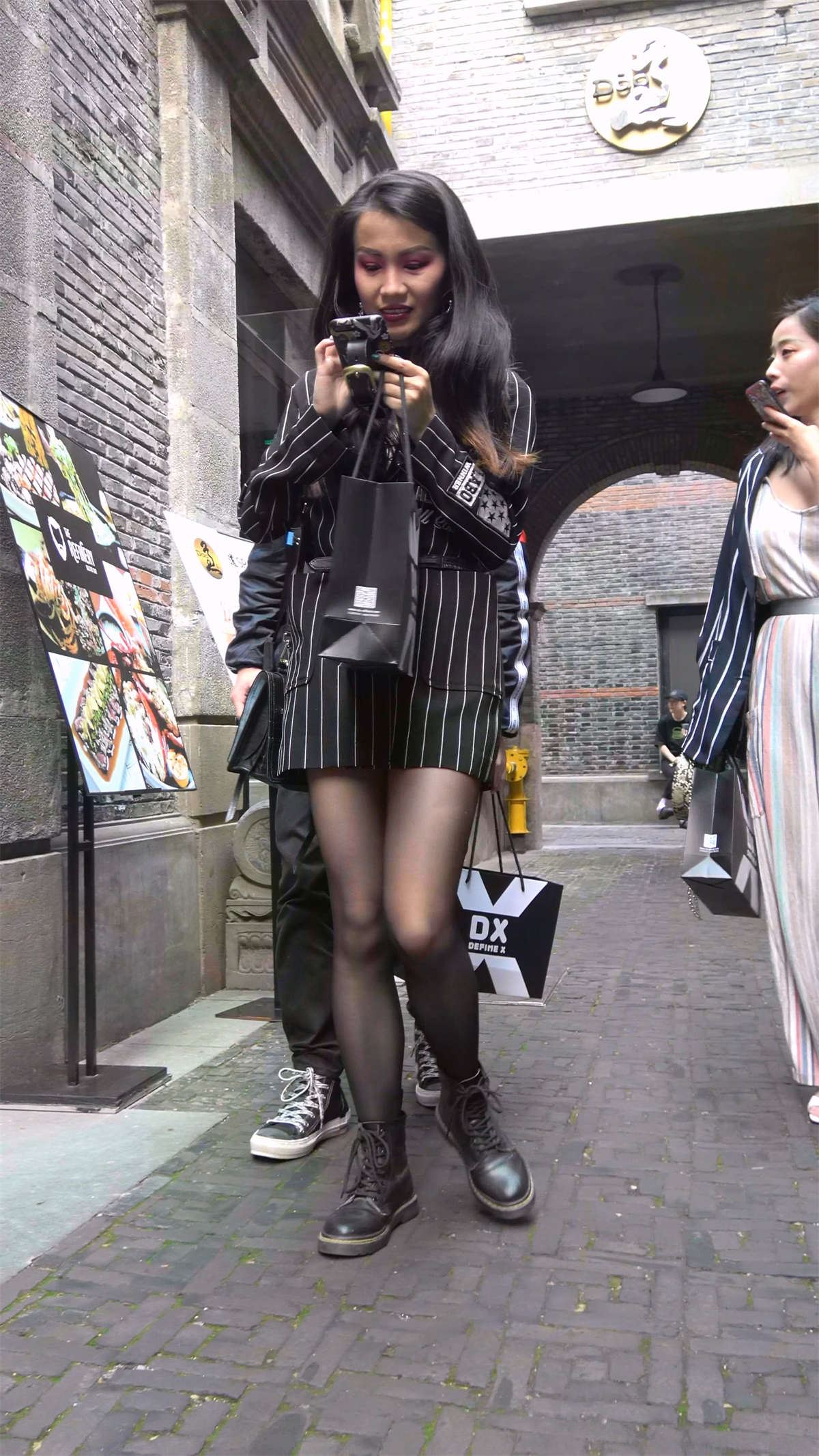 黑丝美腿时尚街拍美女