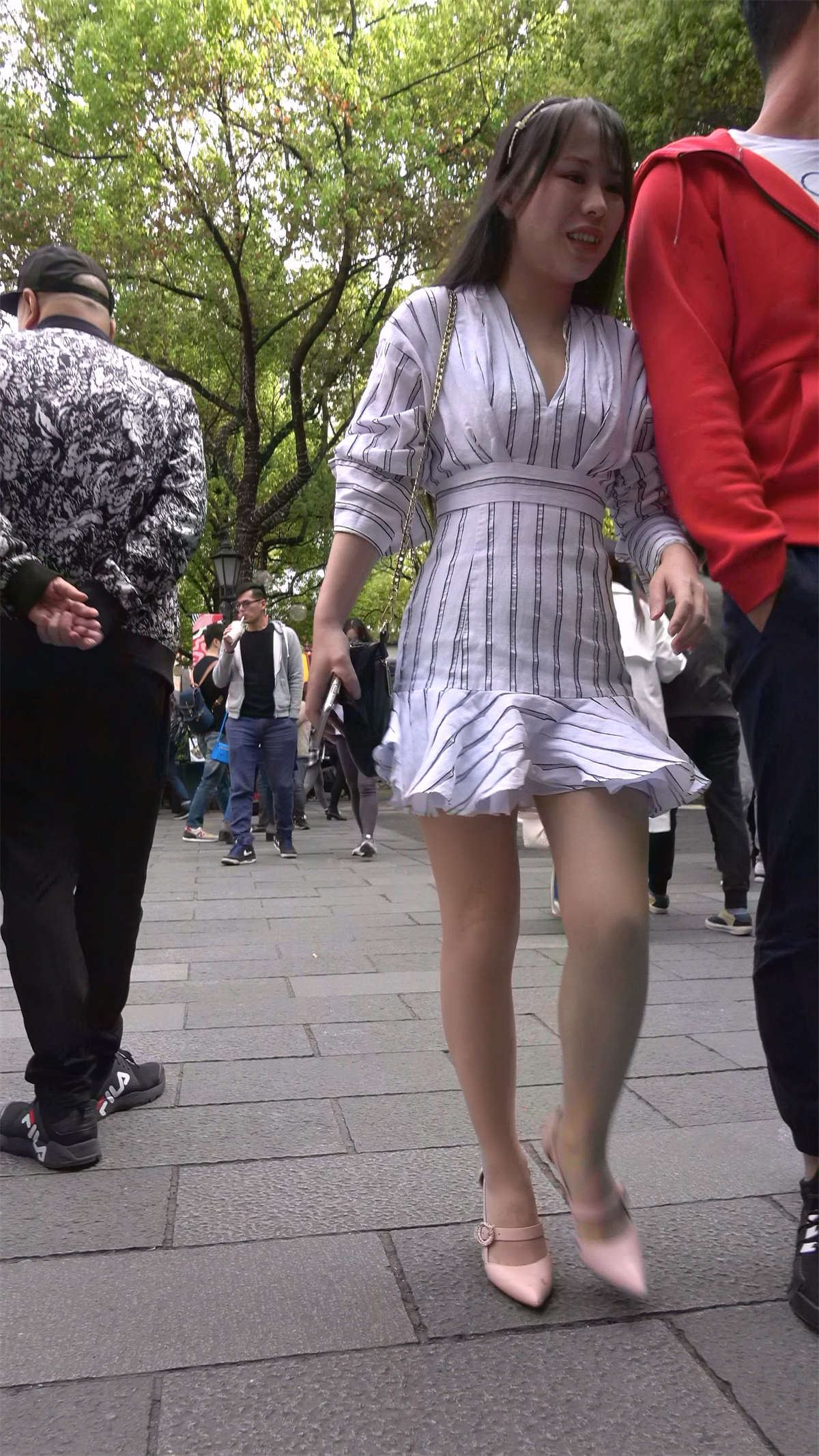 成熟性感短裙高跟美女
