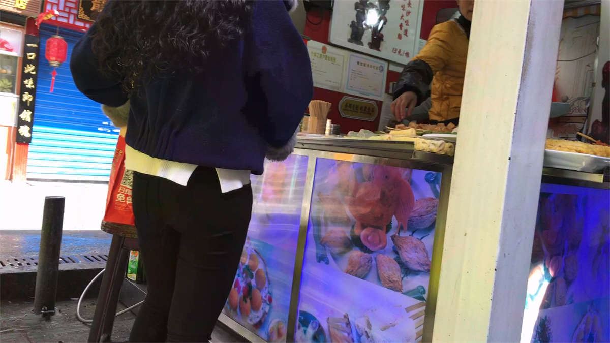 买鸡排的美女，PP好圆
