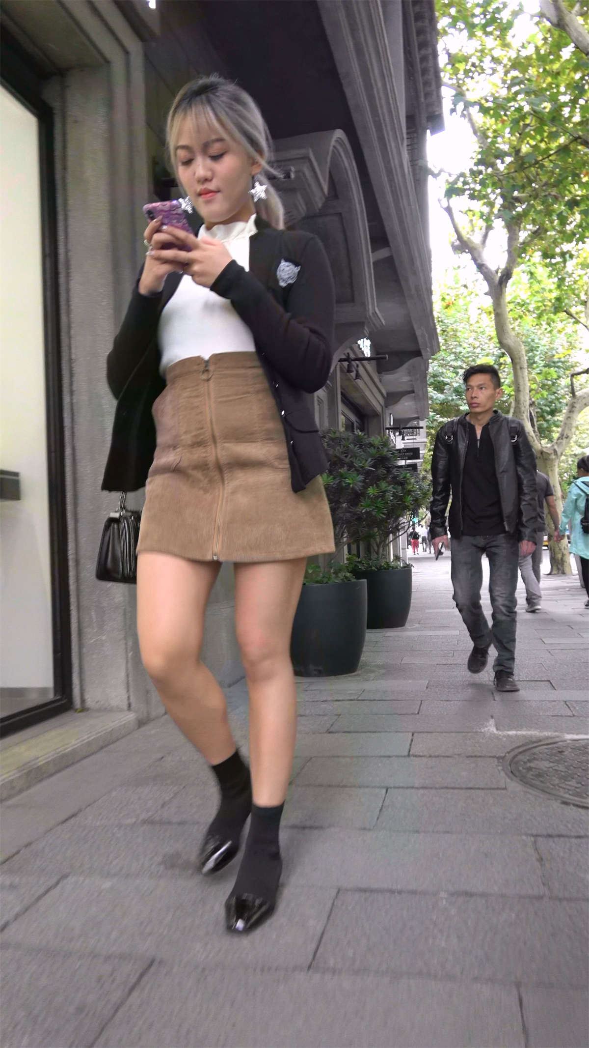 棕色裙美腿气质美女