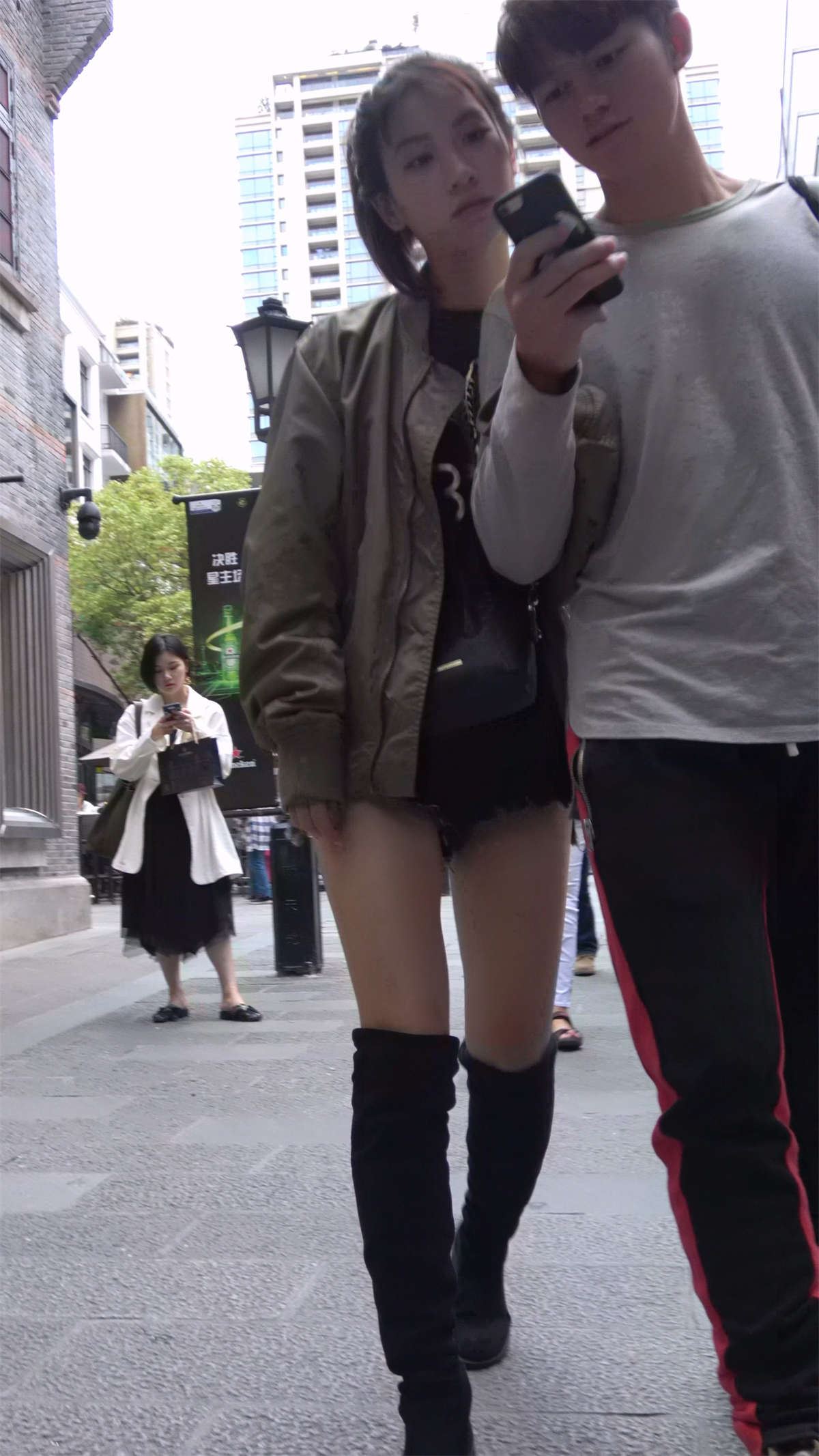 黑色超短裙美腿长靴美丽小姐姐