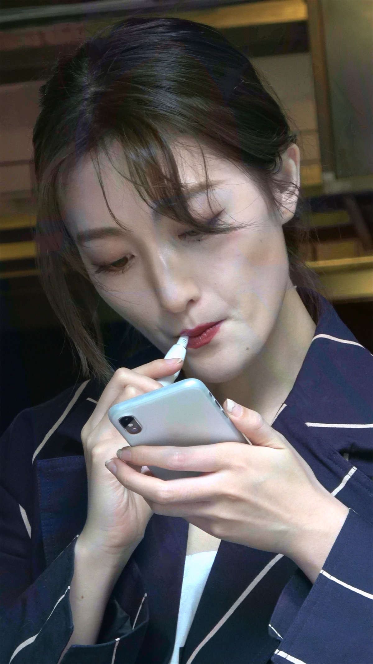 气质美腿美女这算是瓜子脸吗