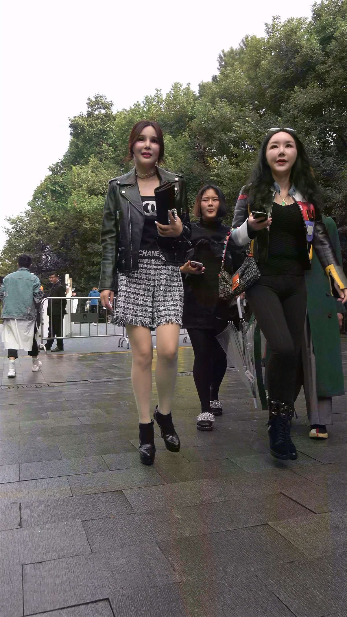 丝袜高跟性感身材皮衣女