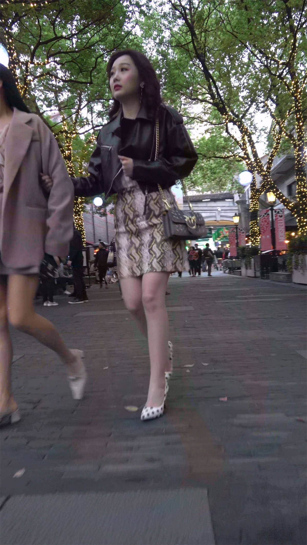 性感的丝袜美女好狂野