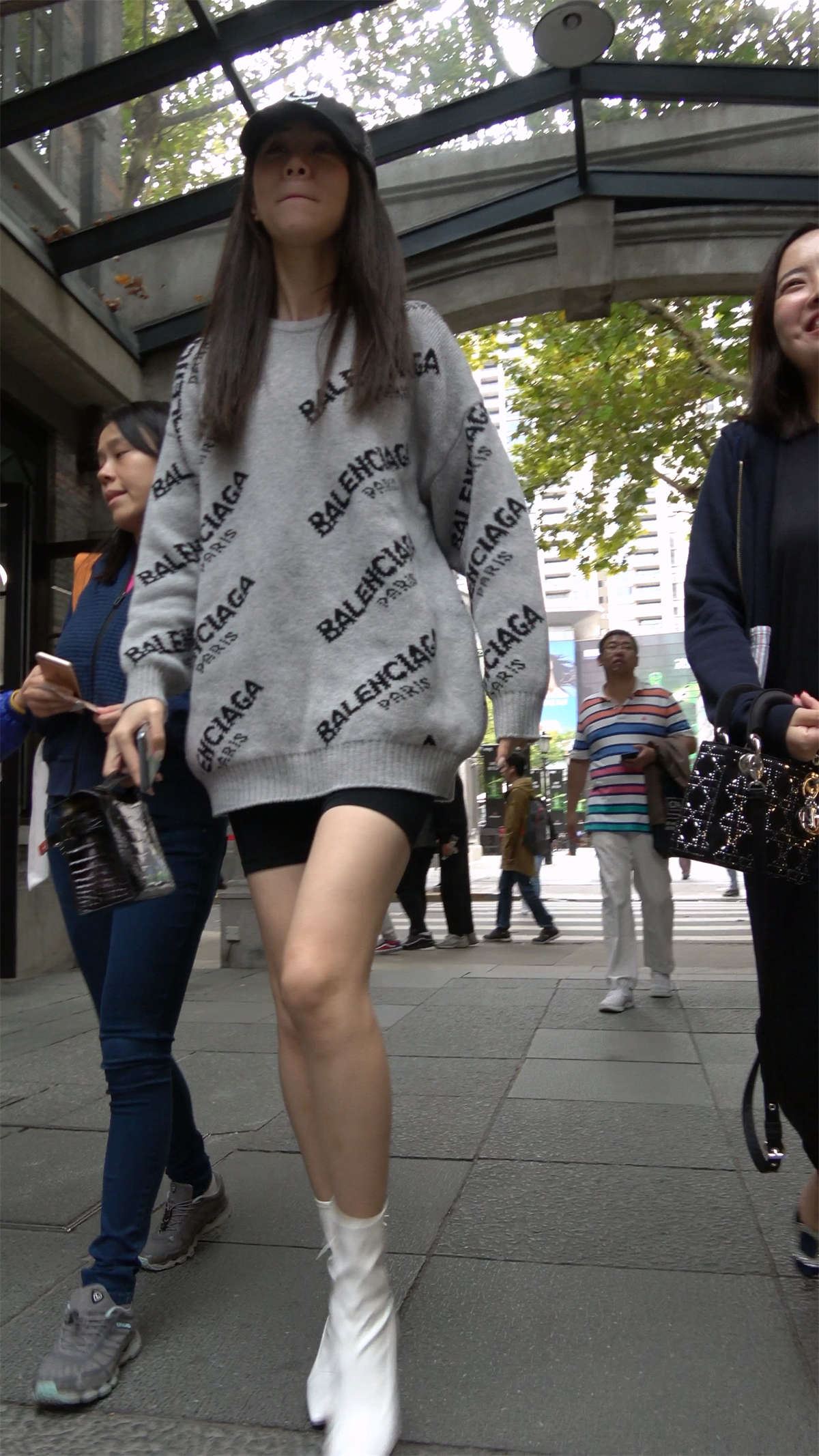 这美女身材得有两米高吧