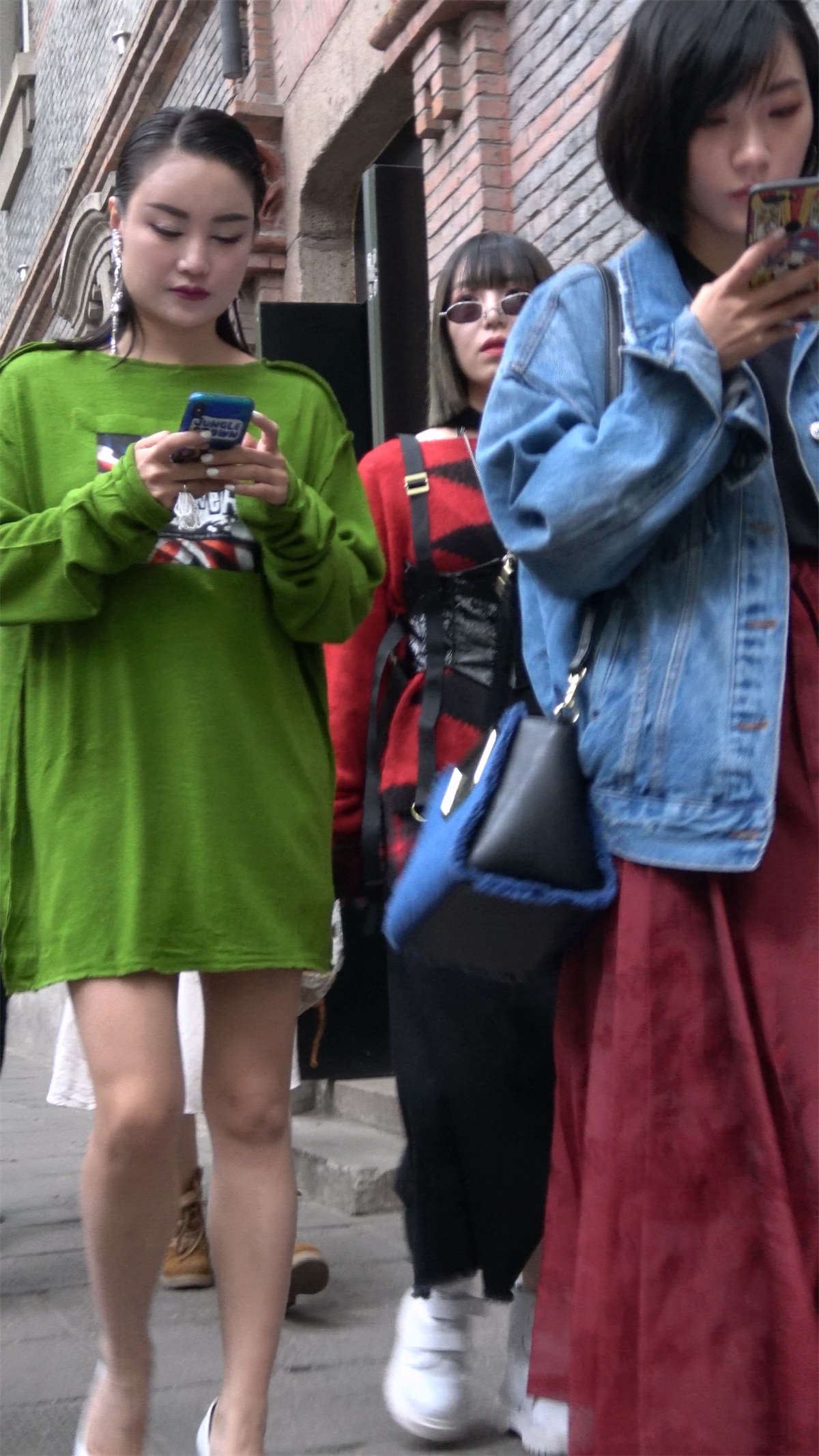 白色高跟鞋性感美腿连衣裙MM