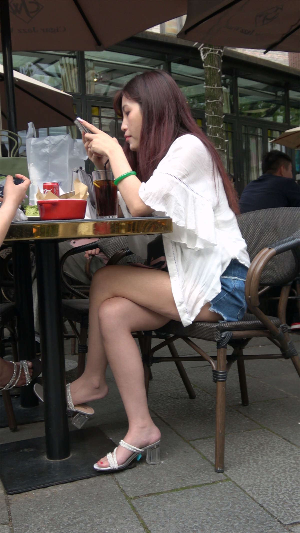 美腿姑娘与闺蜜的下午茶时间